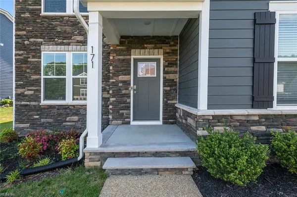 Property Slideshow image 2 of 50 | 171 royal blackheath, Smithfield, VA, 23430