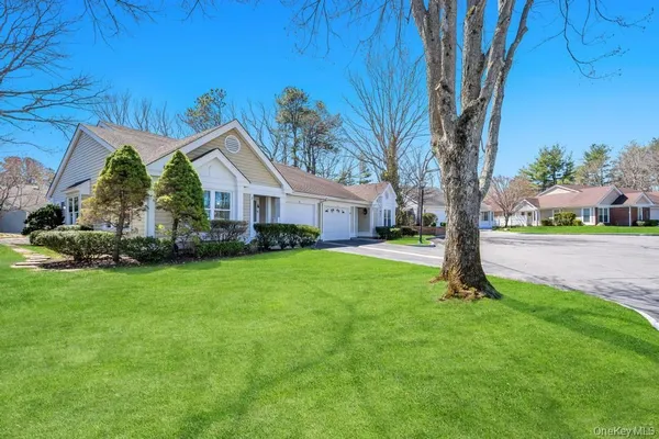 Property Slideshow image 2 of 33 | 12 baldwin ct, Brookhaven, NY, 11961