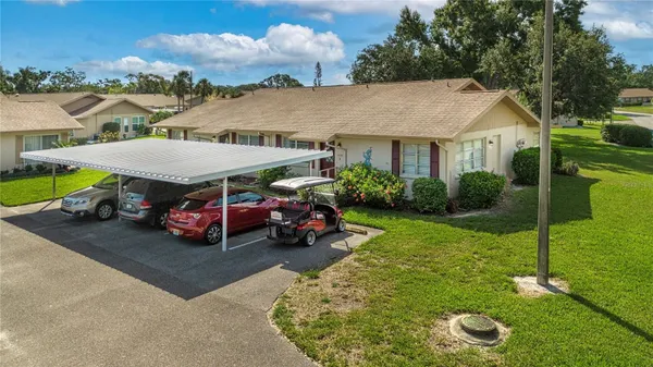 Property Slideshow image 2 of 34 | 1828 foxhunt dr a, Sun City Center, FL, 33573