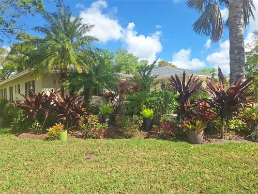 Property Slideshow image 2 of 24 | 6912 w country club dr, Sarasota, FL, 34243