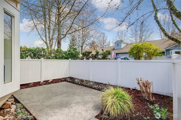 Property Slideshow image 3 of 40 | 3685 224th pl 1343, Issaquah, WA, 98029