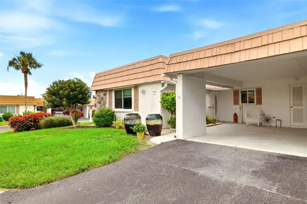 Property Slideshow image 2 of 31 | 2407 riverbluff pkwy v-226, Sarasota, FL, 34231