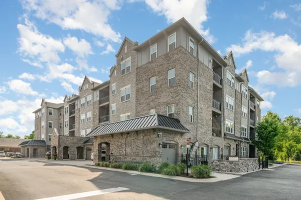 Property Slideshow image 2 of 25 | 141 saundersville rd 1308, Hendersonville, TN, 37075