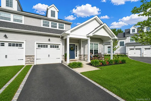 Property Slideshow image 3 of 49 | 51 farm acre cir, Brookhaven, NY, 11766