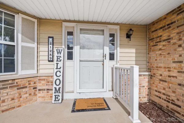 Property Slideshow image 2 of 49 | 21289 silktree cir, Plainfield, IL, 60544