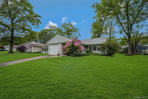 Property Slideshow image 3 of 29 | 151 laurance ln, Ridge, NY, 11961