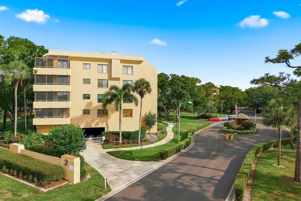 Property Slideshow image 3 of 51 | 3078 eastland blvd 401, Clearwater, FL, 33761