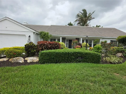 Property Slideshow image 3 of 11 | 5679 country lakes dr 7, Sarasota, FL, 34243