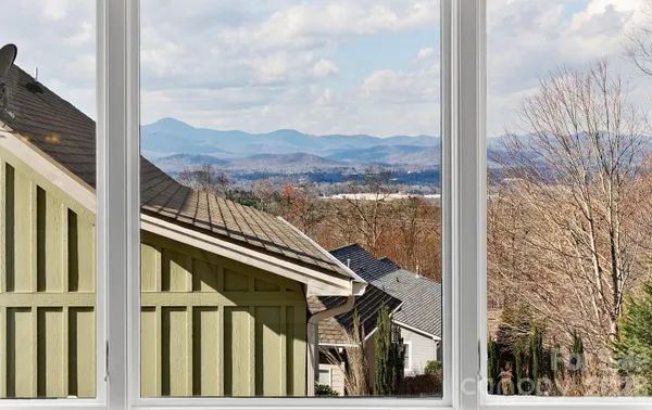 Property Slideshow image 2 of 36 | 54 deep valley ln, Hendersonville, NC, 28791