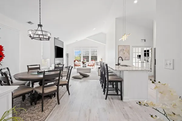 Property Slideshow image 3 of 24 | 1132 foxridge ln, Aurora, IL, 60502