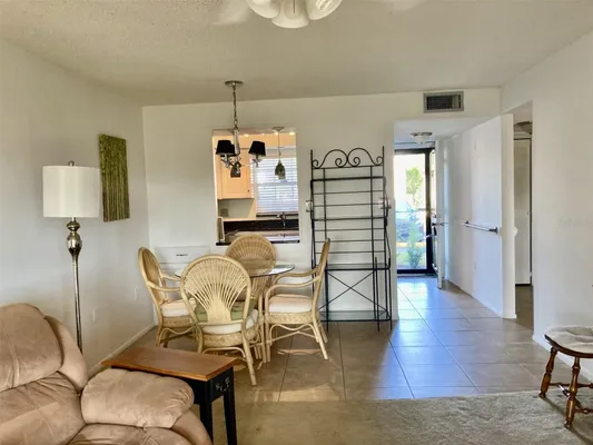 Property Slideshow image 2 of 23 | 304 47th avenue dr 112, Bradenton, FL, 34207