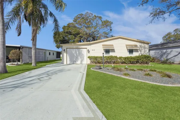 Property Slideshow image 2 of 20 | 1612 e schwartz blvd, Lady Lake, FL, 32159