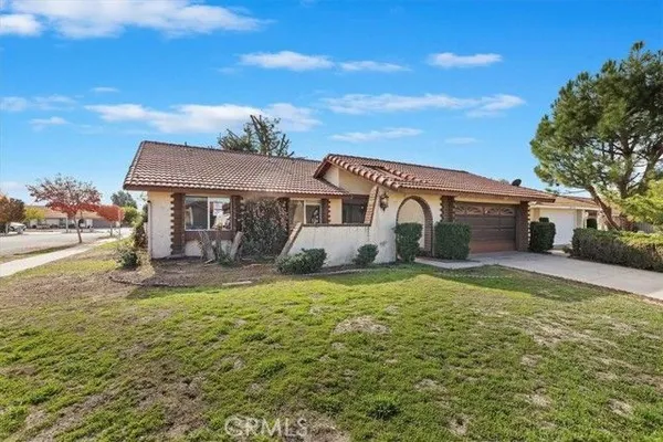 Property Slideshow image 3 of 23 | 1825 flame tree way, Hemet, CA, 92545