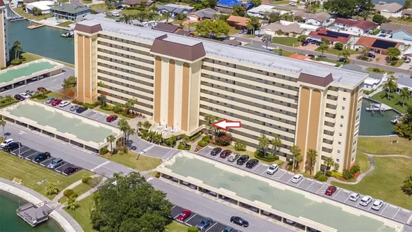 Property Slideshow image 2 of 31 | 4725 cove cir apt 207, Saint Petersburg, FL, 33708