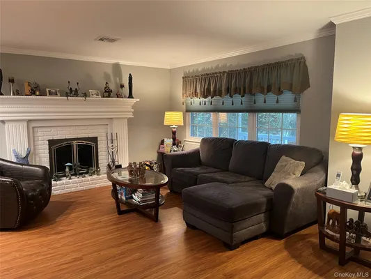 Property Slideshow image 2 of 30 | 194 canterbury dr, Ridge, NY, 11961