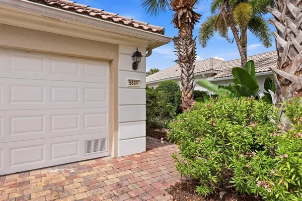 Property Slideshow image 3 of 62 | 5894 benevento dr, Sarasota, FL, 34238