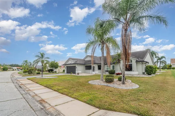 Property Slideshow image 3 of 31 | 2048 berry roberts dr, Sun City Center, FL, 33573