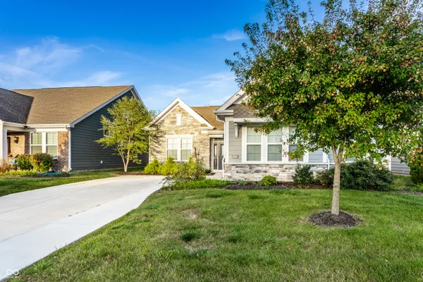 Property Slideshow image 3 of 30 | 5826 lyster ln, Indianapolis, IN, 46239