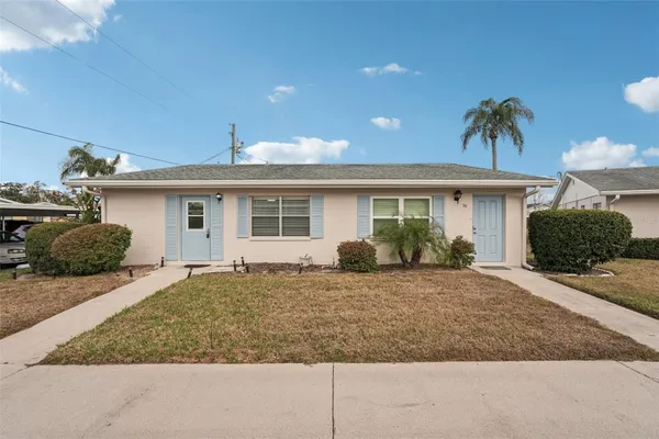 Property Slideshow image 2 of 58 | 402 dorchester pl 40, Sun City Center, FL, 33573