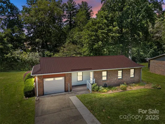 Property Slideshow image 3 of 37 | 33 resada dr, Brevard, NC, 28712