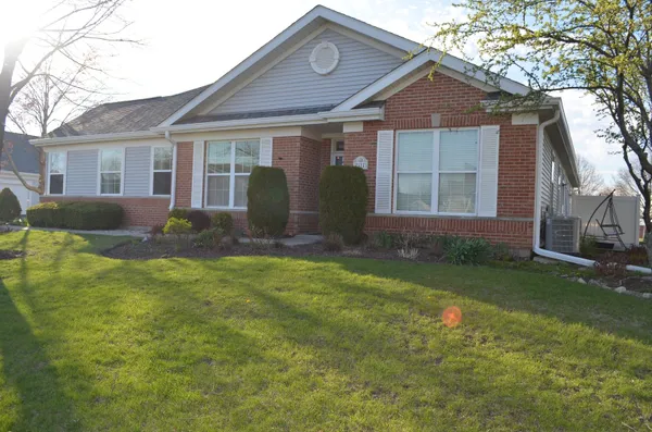 Property Slideshow image 2 of 27 | 21520 victory lake way, Crest Hill, IL, 60403