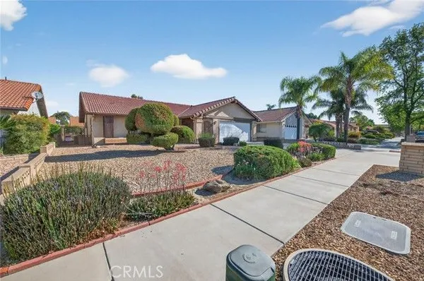 Property Slideshow image 2 of 54 | 2218 redwood dr, Hemet, CA, 92545