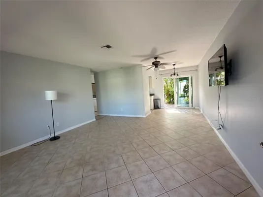 Property Slideshow image 3 of 11 | 2105 pueblo cir v2, Sarasota, FL, 34231