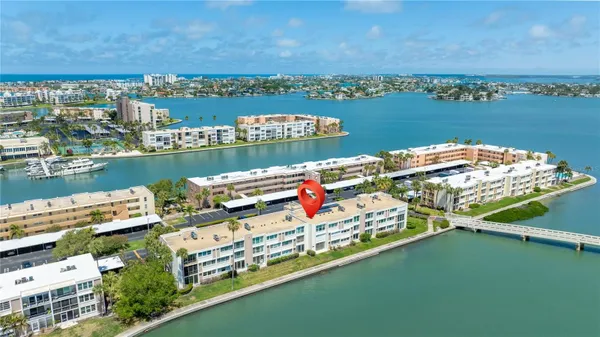 Property Slideshow image 2 of 81 | 7425 bay island dr 104, South Pasadena, FL, 33707