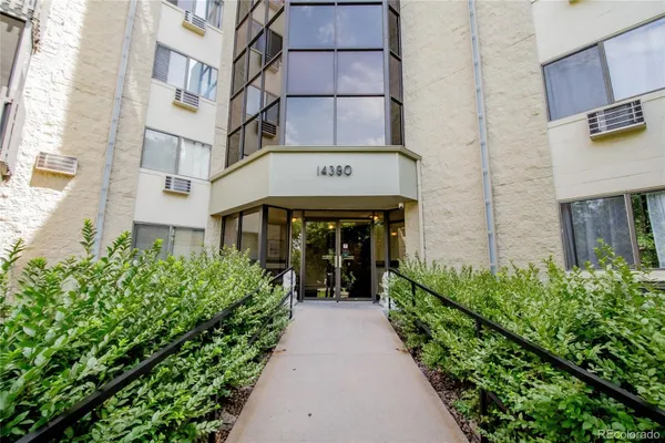 Property Slideshow image 3 of 37 | 14390 e marina dr 202, Aurora, CO, 80014