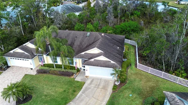 Property Slideshow image 3 of 55 | 702 staffordshire ln 22, Sun City Center, FL, 33573