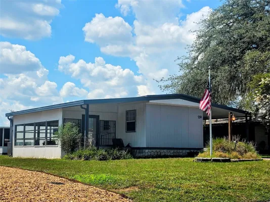 Property Slideshow image 2 of 14 | 730 royal palm ave, Lady Lake, FL, 32159