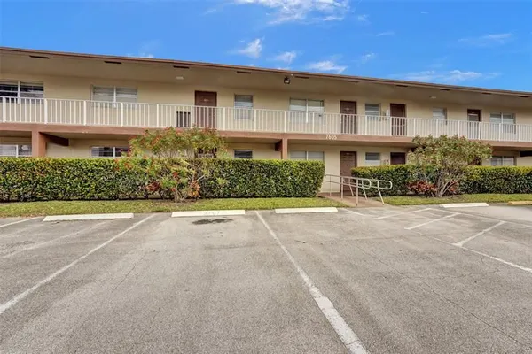 Property Slideshow image 2 of 60 | 7605 nw 5th pl apt 103, Margate, FL, 33063