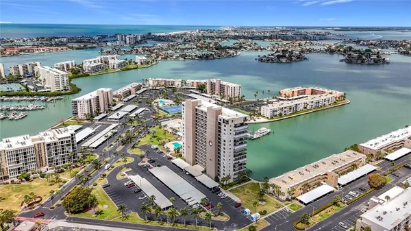 Property Slideshow image 3 of 62 | 7300 sun island dr 1403, South Pasadena, FL, 33707