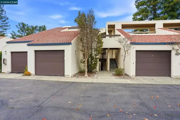 Property Slideshow image 3 of 36 | 1221 avenida sevilla 1b, Walnut Creek, CA, 94595