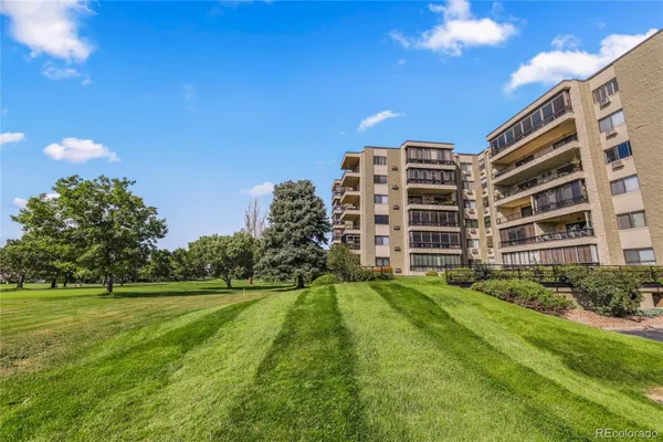 Property Slideshow image 3 of 25 | 13931 e marina dr apt 304, Aurora, CO, 80014