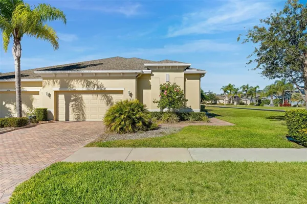 Property Slideshow image 2 of 41 | 703 chipper dr, Sun City Center, FL, 33573