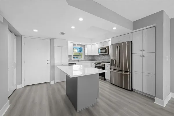 Property Slideshow image 3 of 61 | 4775 cove cir 103, St Petersburg, FL, 33708