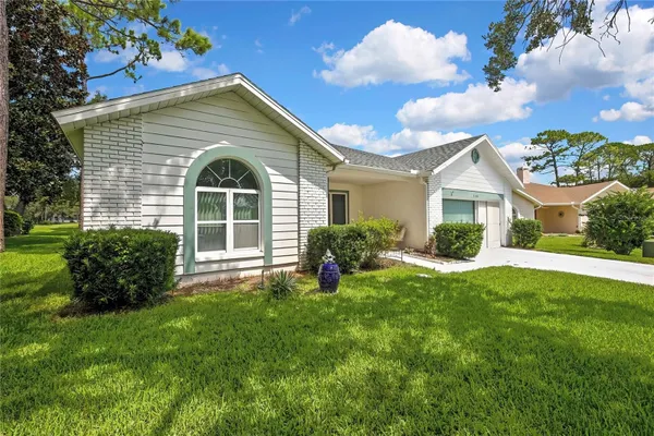 Property Slideshow image 3 of 62 | 7159 crown oaks dr, Spring Hill, FL, 34606