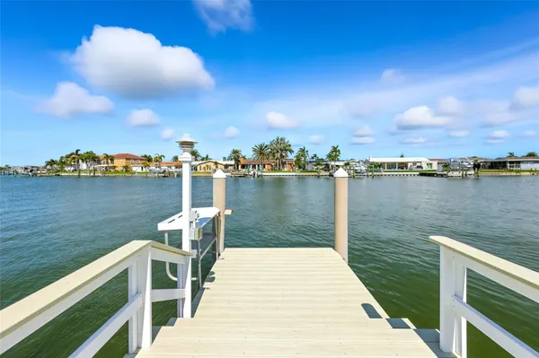 Property Slideshow image 3 of 50 | 543 boca ciega point blvd n # 2709, St Petersburg, FL, 33708