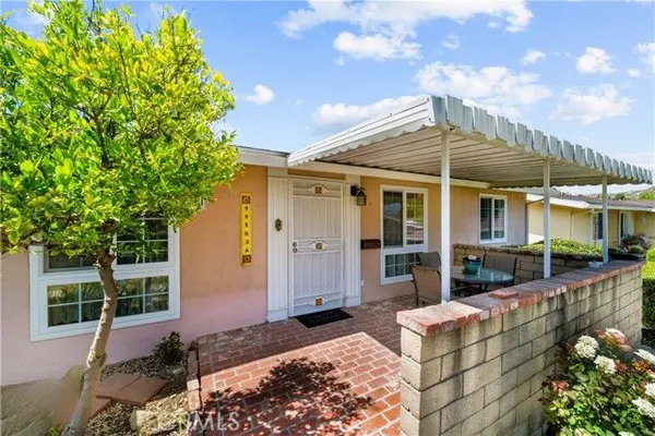 Property Slideshow image 2 of 34 | 19163 avenue of the oaks a, Newhall, CA, 91321