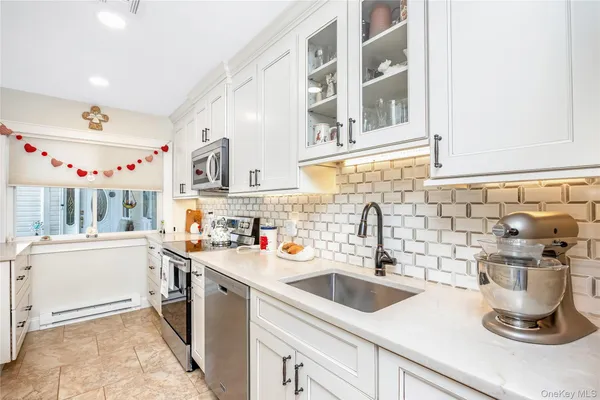 Property Slideshow image 3 of 14 | 203 cabot ct, Smithtown, NY, 11780