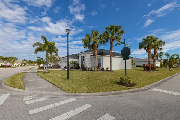 Property Slideshow image 3 of 39 | 293 sw lake forest way, Port Saint Lucie, FL, 34986