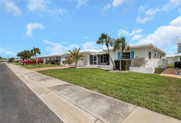 Property Slideshow image 2 of 68 | 3627 100th pl 4, Pinellas Park, FL, 33782