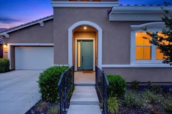 Property Slideshow image 2 of 64 | 2006 red oak dr, Hollister, CA, 95023