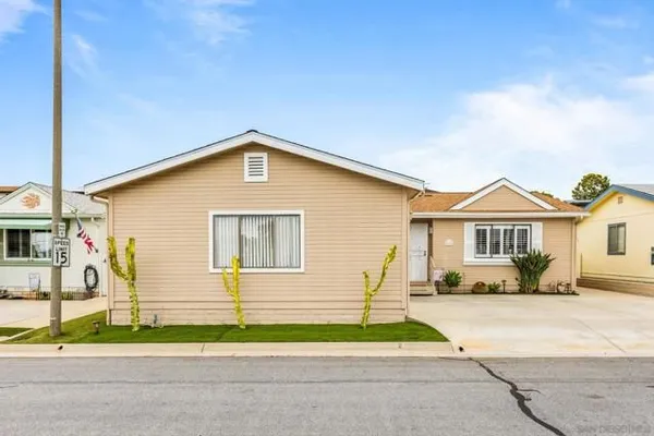 Property Slideshow image 2 of 28 | 1171 via santa paulo, Vista, CA, 92081