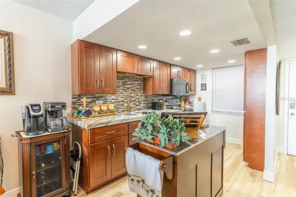 Property Slideshow image 3 of 34 | 700 mirror ter 511, Winter Haven, FL, 33881
