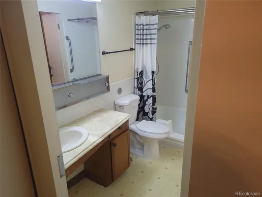 Property Slideshow image 3 of 9 | 745 s alton way 8a, Denver, CO, 80247
