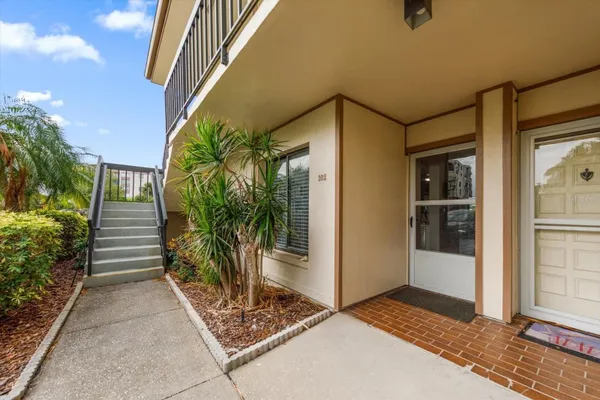 Property Slideshow image 2 of 31 | 6219 palma del mar blvd 102, St Petersburg, FL, 33715
