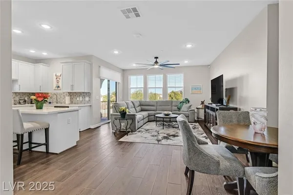 Property Slideshow image 3 of 47 | 2555 hampton rd 10301, Henderson, NV, 89052