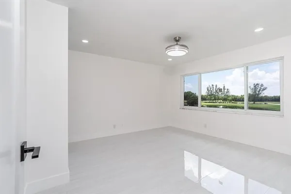 Property Slideshow image 3 of 61 | 9811 n hollybrook lake dr 308, Pembroke Pines, FL, 33025